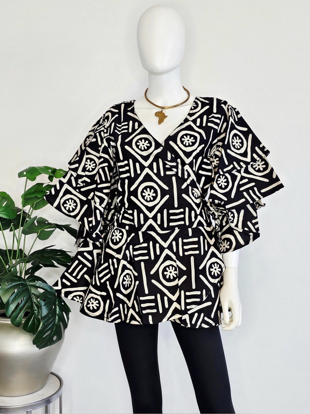 Black & Cream Geometric V-Neck Tunic Top